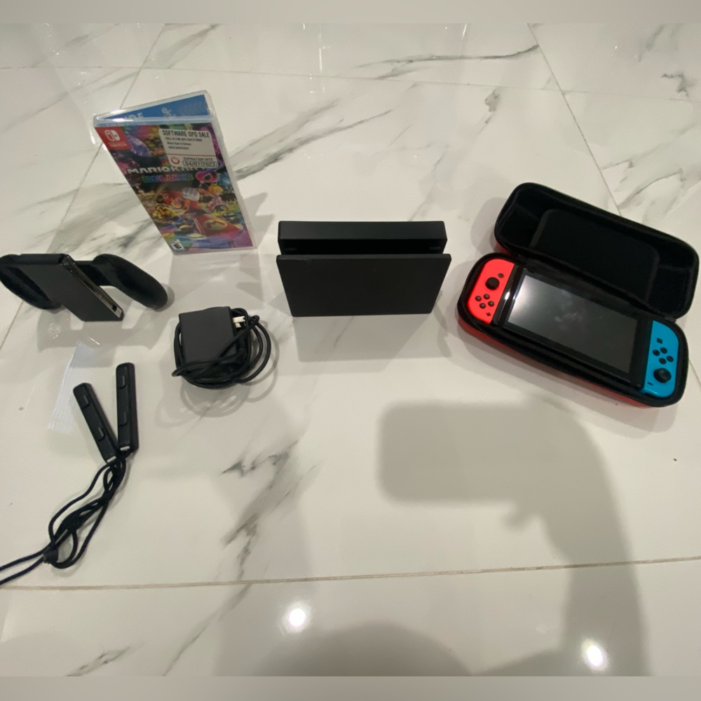 Nintendo switch - Picture 2 of 2